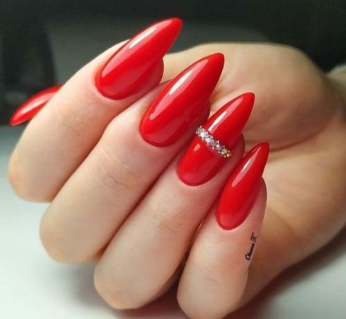 Нарядный маникюр в красном цвете. 04