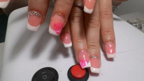 Начала ногти наращивать. 03