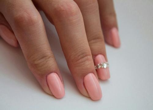 Мое первое покрытие гель лаком себе, нигде не училась, планирую покрывать только себе, может и родственникам. 02