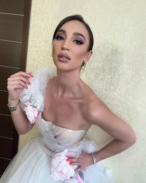 Какой маникюр выбирают звезды? 01 Какой маникюр выбирают звезды? 01