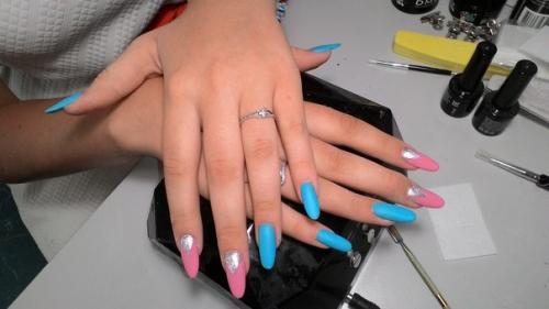 Начала ногти наращивать. 02