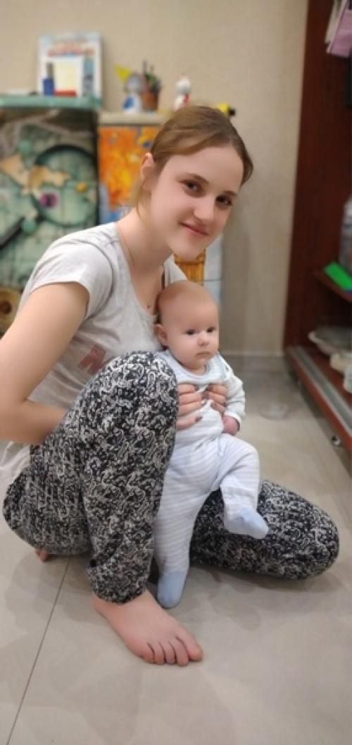 Постоянно встречаю знакомых которые наблюдают за нами, все говорят приятные слова поддержки и одобрения. 05