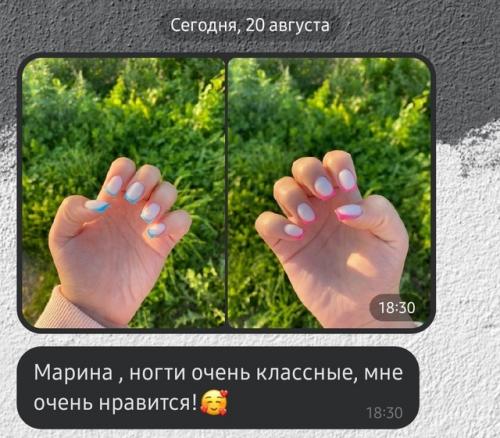 И еще один французский маникюр, но уже небесно-голубого цвета (на другой руке - розовый). 01