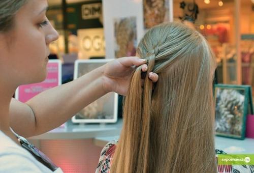 Коса из 3-х прядей вовнутрь с полувыпуском. 03