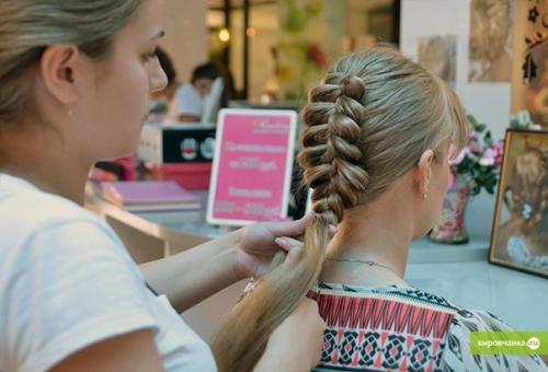 Коса из 3-х прядей вовнутрь с полувыпуском. 05