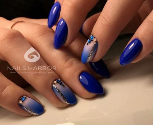 Маникюр на короткие ногти, в синем цвете. 04
