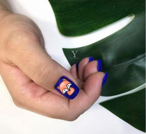 Маникюр на короткие ногти, в синем цвете. 09