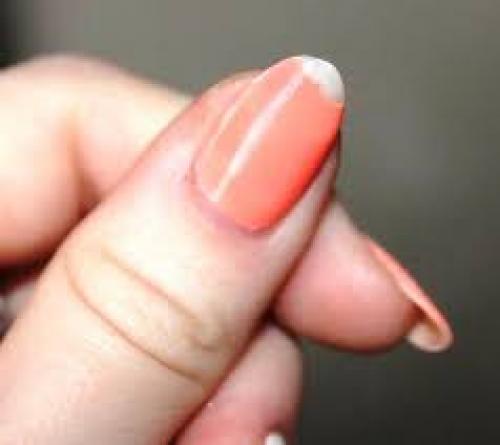 Подскажите пожалуйста, делаю маникюр у хорошего мастера. 02