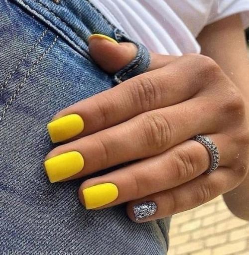 Дизайн маникюра - это способ выразить свою индивидуальность, подчеркнуть стиль и добавить яркий акцент к образу на кончиках пальцев. 06