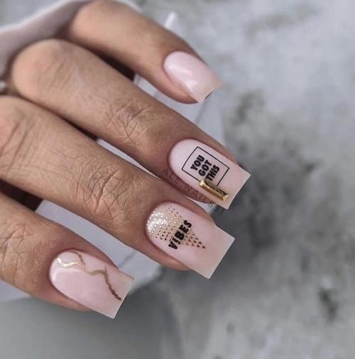 Дизайн маникюра - это способ выразить свою индивидуальность, подчеркнуть стиль и добавить яркий акцент к образу на кончиках пальцев. 01