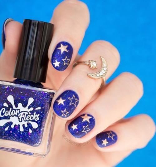 Маникюр на короткие ногти, в синем цвете. 01