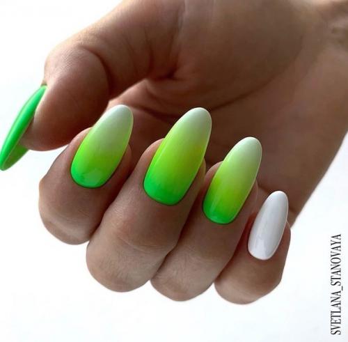 Маникюр в зелёных оттенках. 04