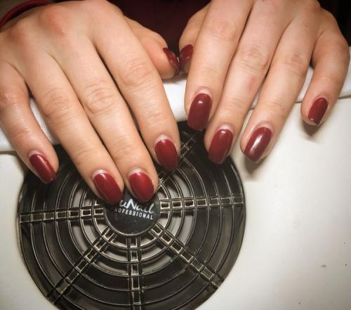 Здравствуйте, я сертифицированный мастер ногтевого сервиса, опыт около 3-х лет, приглашаю на аппаратный маникюр? 07