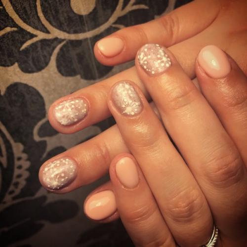 Здравствуйте, я сертифицированный мастер ногтевого сервиса, опыт около 3-х лет, приглашаю на аппаратный маникюр? 06