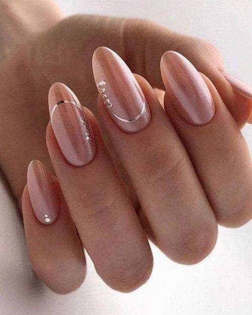 Стильный маникюр в нюдовом цвете. 04