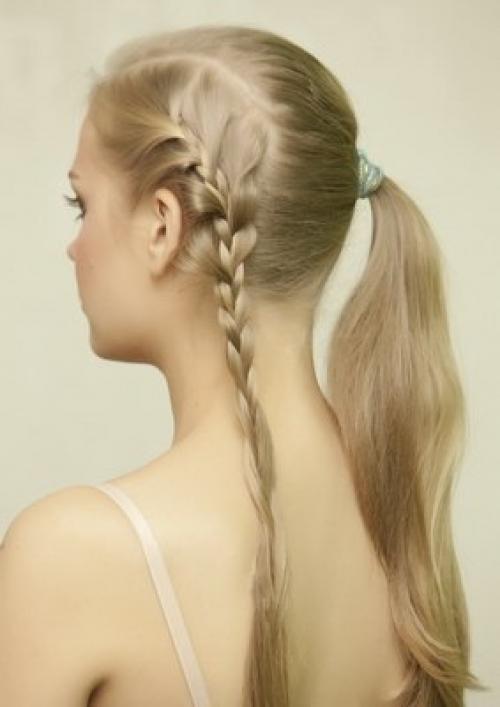 1. разделите волосы на косой пробор. 01