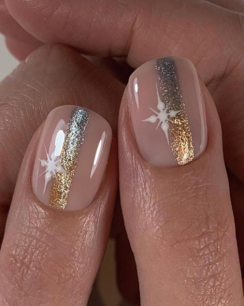 Минимализм в маникюре - это стиль, который никогда не выходит из моды благодаря своей элегантности и универсальности. 08