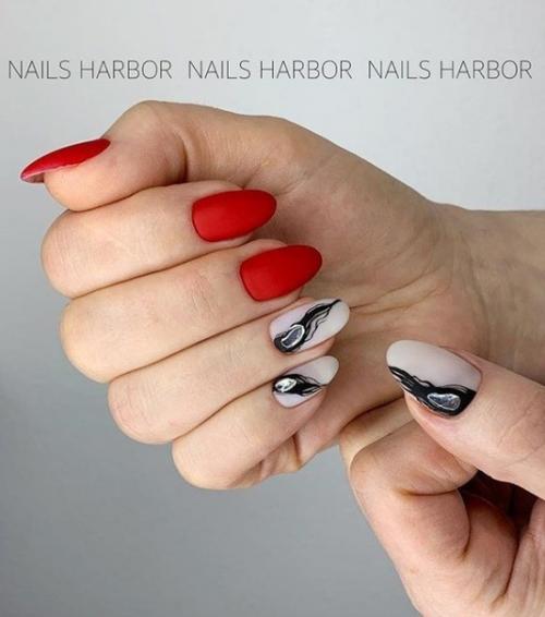 У любительниц маникюра, наверное, уже все было на ногтях. 04