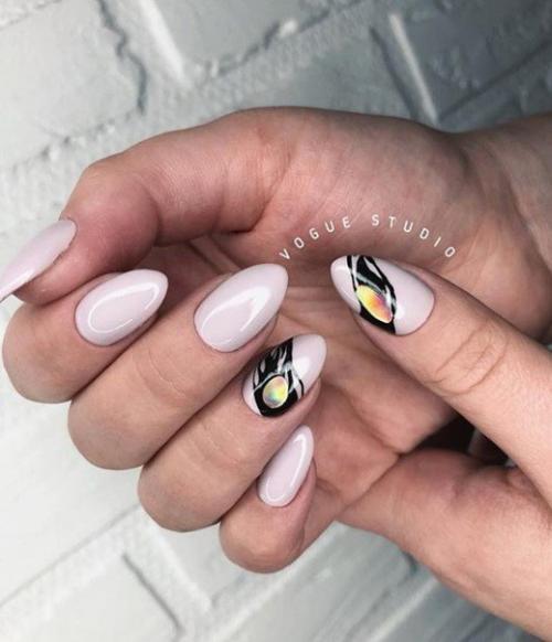 У любительниц маникюра, наверное, уже все было на ногтях. 08