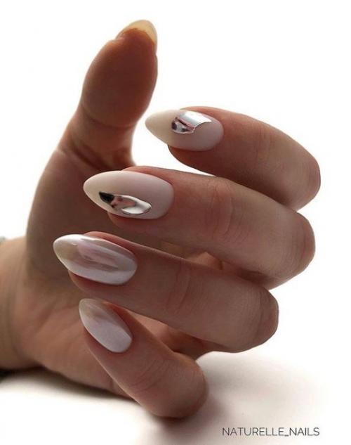 У любительниц маникюра, наверное, уже все было на ногтях. 01