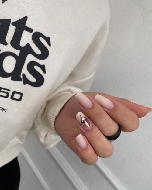 Маникюр в древнем Египте: в древнем Египте маникюр считался признанным высокого статуса. 03