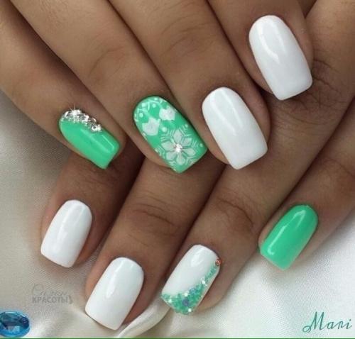 Девчонки, помогите пожалуйста, по кидайте новогодние маникюры в ярких цветах! 04