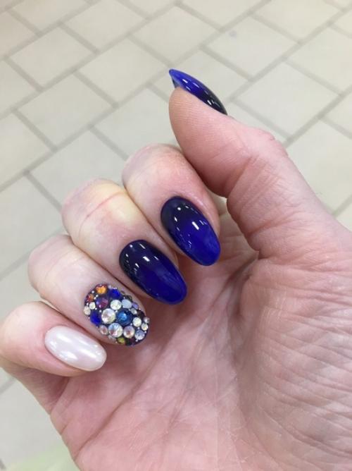 Сама себе. Всем красивого маникюра. 01