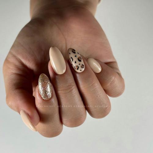 Осенний маникюр в 2023 году разнообразен. 02