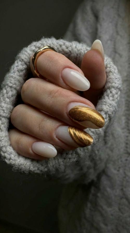 В преддверии новогодних праздников каждая деталь имеет значение, и маникюр - не исключение! 

