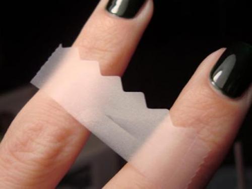 Дизайн ногтей в виде зубчиков при помощи фигурных ножниц? 02