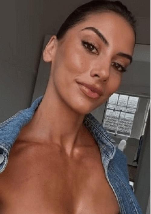 В 2024 году Клаудия раффин решила побаловать себя и сделать красивый маникюр на день святого Валентина. 01