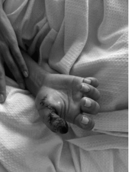 В 2024 году Клаудия раффин решила побаловать себя и сделать красивый маникюр на день святого Валентина. 03