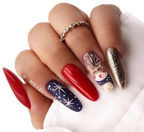 Зимний маникюр с оленями. 09