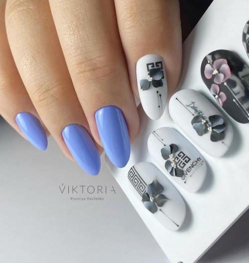 Романтичность и нежность каждому дизайну ногтей смогут придать цветочные мотивы, что порой просты, незатейливы, а иногда весьма потрясающие. 01