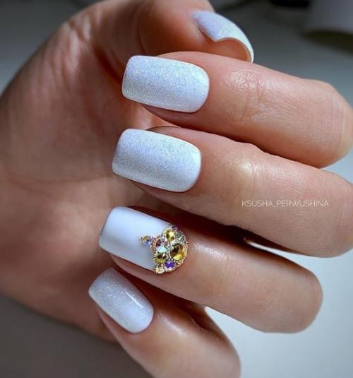Какая из идей белого маникюра понравилась вам больше всего? 06