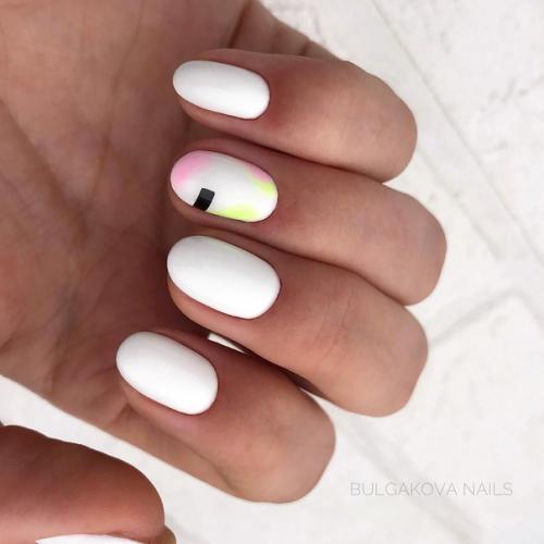 Какая из идей белого маникюра понравилась вам больше всего? 04