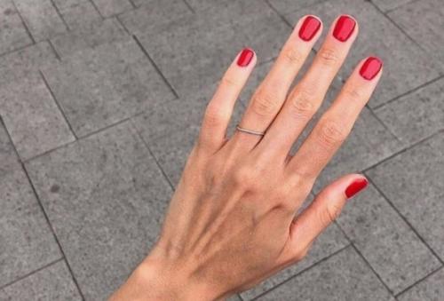 Эффектный красный.   Я его классикой считаю. 04