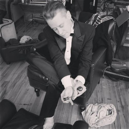 Маникюр, гитара и макароны: Маколей калкин устроил альтернативный Оскар в сети. 02 Маникюр, гитара и макароны: Маколей калкин устроил альтернативный Оскар в сети. 02