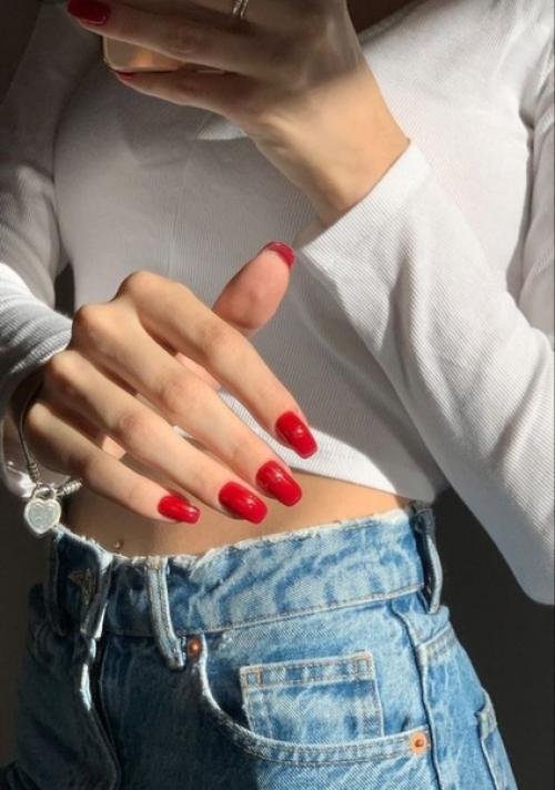 Эффектный красный.   Я его классикой считаю. 08