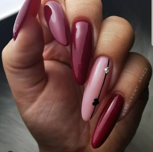 Невероятно милые идеи дизайна маникюра в бордовом цвете. 08