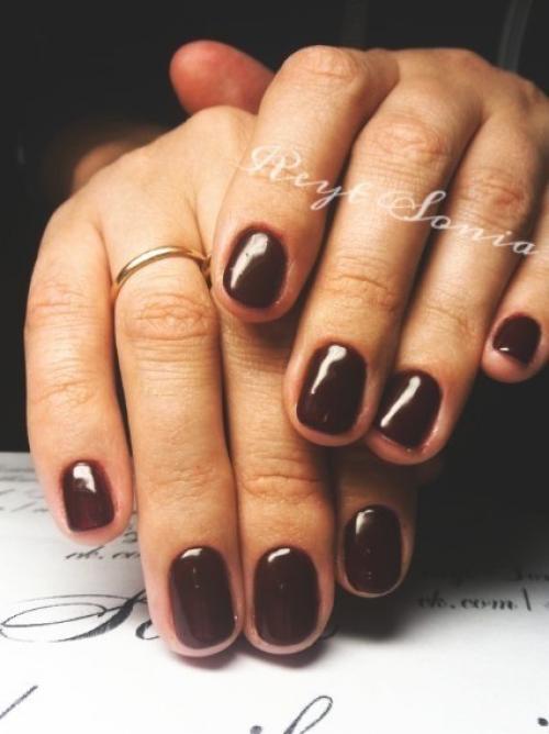 17 лет. Окончила курсы. 03