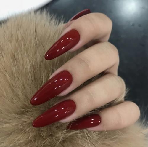 Эффектный красный.   Я его классикой считаю. 02