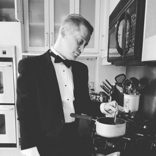 Маникюр, гитара и макароны: Маколей калкин устроил альтернативный Оскар в сети. 01 Маникюр, гитара и макароны: Маколей калкин устроил альтернативный Оскар в сети. 01