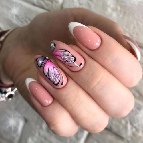 В случае если хочется чего-то милого, наивного и воздушного - выбирайте маникюр с бабочками. 01