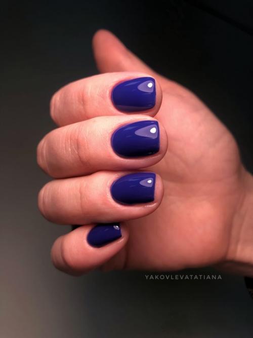 По-настоящему яркий и особенный - вот, что можно сказать про синий маникюр и дизайн ногтей. 01