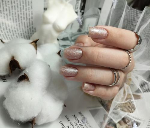 Хороший маникюр - хороший повод лишний раз себя богиней почувствовать. 01