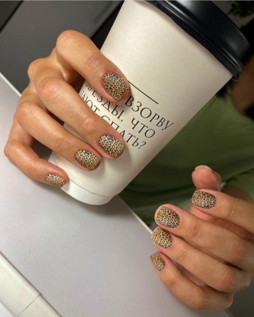 Маникюр до и после похода к нейл - мастеру. 03