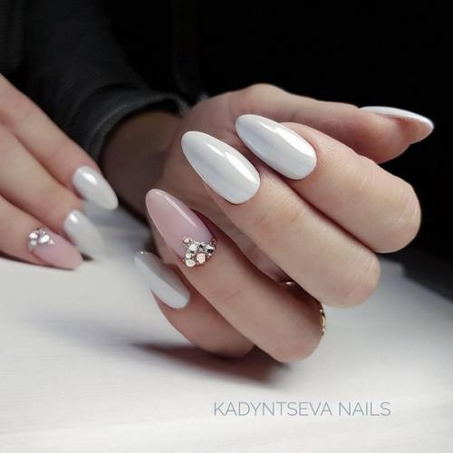 Белая втирка для жемчужного оттенка вашего маникюра. 07