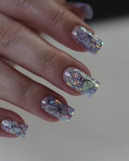 В случае если хочется чего-то милого, наивного и воздушного - выбирайте маникюр с бабочками. 05