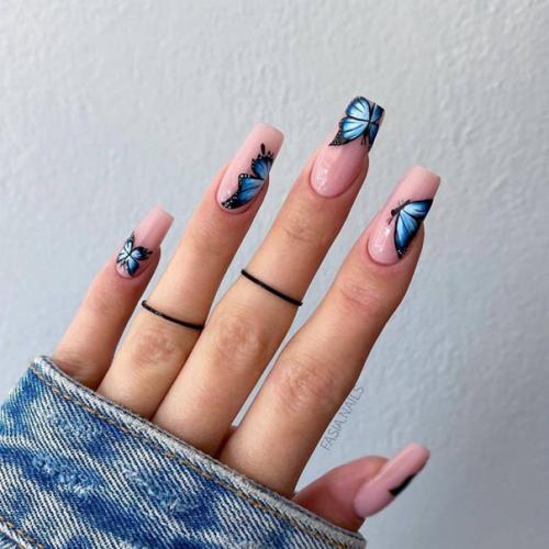 В случае если хочется чего-то милого, наивного и воздушного - выбирайте маникюр с бабочками. 08